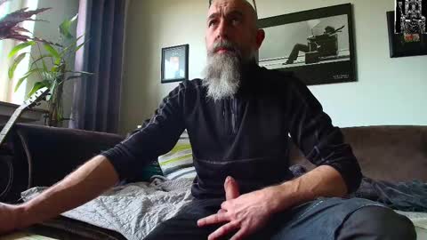 krummersaebel online show from February 25, 1:32 pm