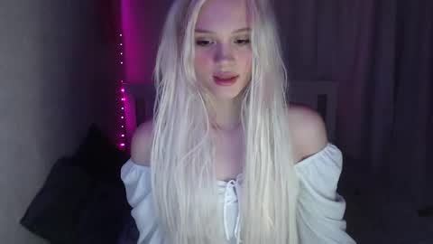 Emilia online show from March 9, 8:42 pm