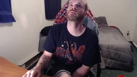 Snapshot of kuggy570 chatting on January 6, 11:31 pm Kuggy online show from January 6, 11:31 pm