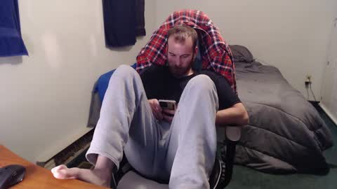 Snapshot of kuggy570 chatting on January 25, 12:17 am Kuggy online show from January 25, 12:17 am