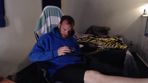 Snapshot of kuggy570 chatting on September 10, 12:22 am Kuggy online show from September 10, 12:22 am