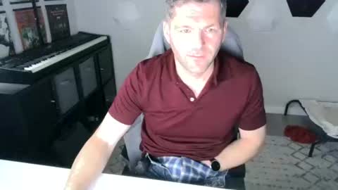 kuk_ online show from December 5, 6:27 pm