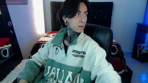 kuregari_xs online show from October 19, 5:39 pm