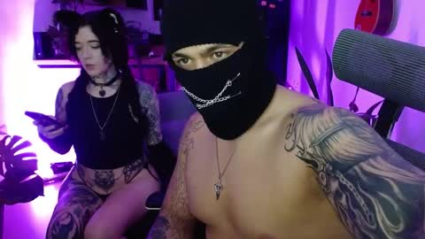 kuro_shir0 online show from April 14, 5:22 am