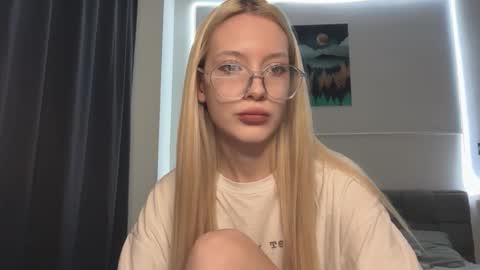 Bella and Alexandra online show from January 10, 11:10 pm