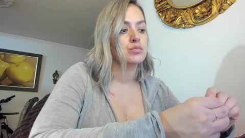 Snapshot of kyhara chatting on February 2, 3:32 am kyhara online show from February 2, 3:32 am
