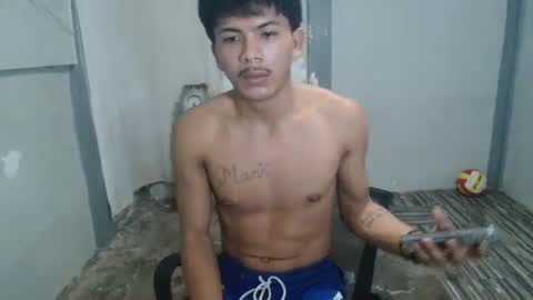 kyle_lourence online show from May 12, 1:47 am