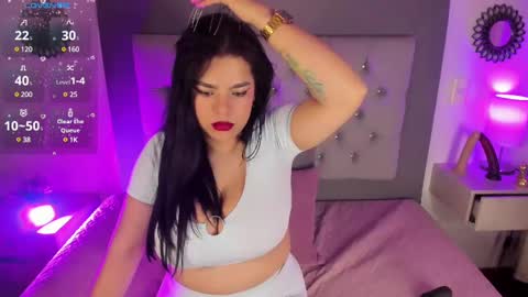Snapshot of kylie2211 chatting on January 30, 8:43 am Kylie online show from January 30, 8:43 am