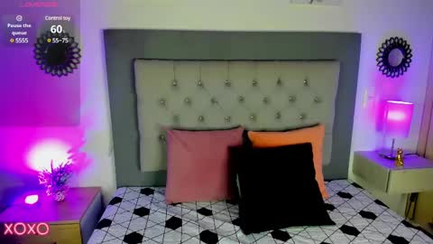 Snapshot of kylie2211 chatting on December 3, 2:42 am Kylie online show from December 3, 2:42 am