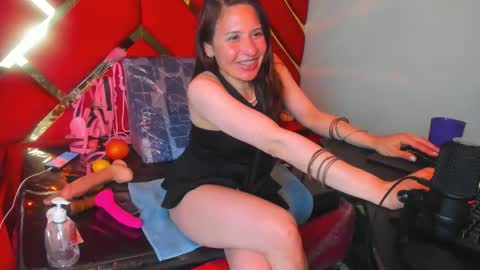 kylie_bloom online show from April 23, 2:52 am