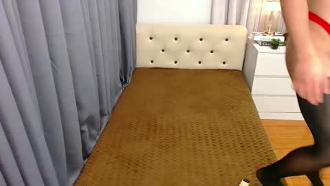 kylie_cums online show from December 5, 9:00 am