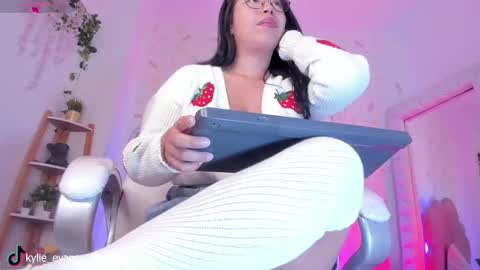 Kylie online show from November 4, 11:06 pm