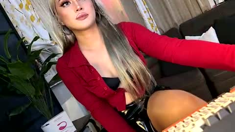 kylie online show from July 21, 11:23 am