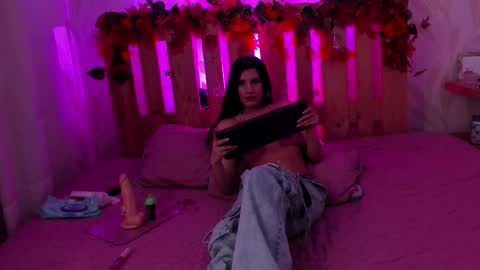 kylie_moon18 online show from October 24, 9:04 pm