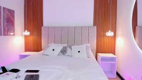 kloe sofia online show from February 24, 12:30 pm