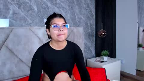 kylie_thompsonn online show from February 20, 11:56 am