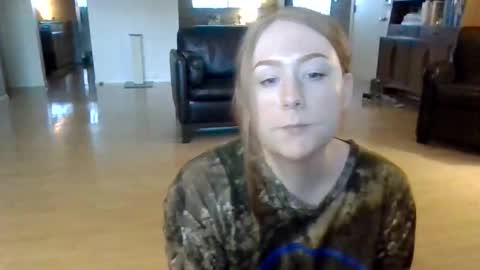 kylieredd online show from May 3, 1:44 am