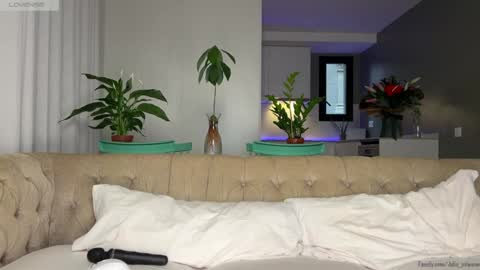 Julie online show from October 11, 6:29 am