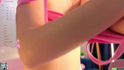 Snapshot of lacienini chatting on September 11, 6:14 am Esme online show from September 11, 6:14 am