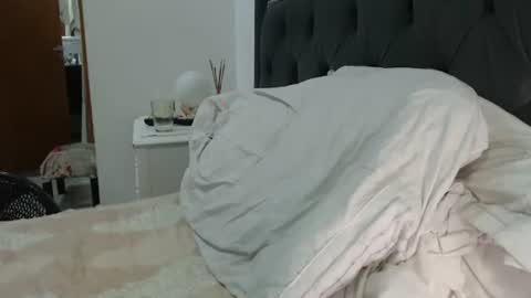 lady____a online show from March 23, 1:21 am