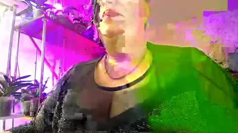 Lady Gloria online show from November 17, 6:27 am