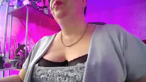Snapshot of lady_gloria chatting on January 14, 12:35 pm Lady Gloria online show from January 14, 12:35 pm