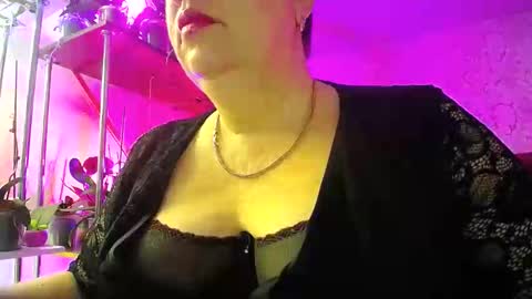Snapshot of lady_gloria chatting on February 2, 4:05 am Lady Gloria online show from February 2, 4:05 am