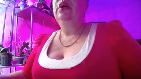 Snapshot of lady_gloria chatting on January 18, 11:43 am Lady Gloria online show from January 18, 11:43 am