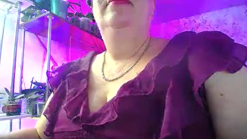 Snapshot of lady_gloria chatting on September 18, 4:27 am Lady Gloria online show from September 18, 4:27 am