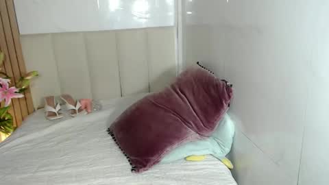   online show from October 15, 7:04 pm