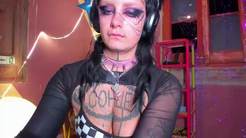 Mia online show from November 9, 9:28 pm