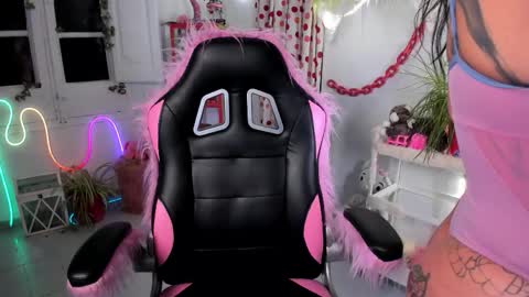 Mia online show from March 22, 7:40 pm