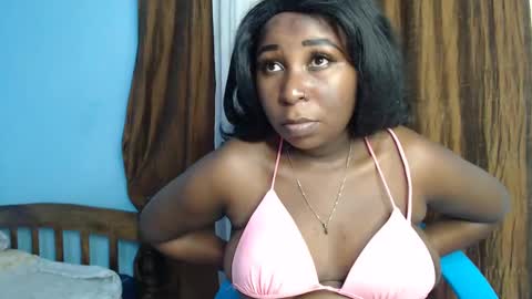 Snapshot of lady_twerky chatting on January 18, 5:15 pm Maya online show from January 18, 5:15 pm