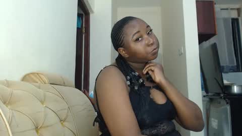 Snapshot of lady_twerky chatting on October 18, 10:14 pm Maya online show from October 18, 10:14 pm