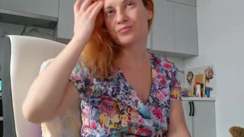 Sima Ladybigsmile online show from February 3, 6:33 am