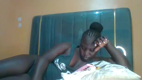 lindah32 online show from May 6, 12:49 am