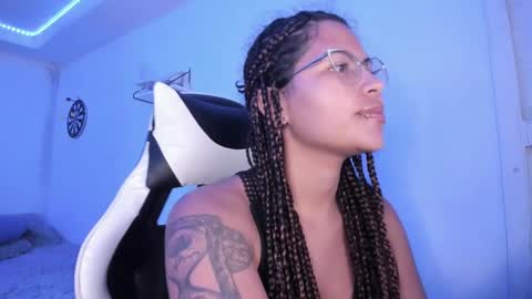 Snapshot of ladybrown_16 chatting on February 11, 3:29 am Lady online show from February 11, 3:29 am