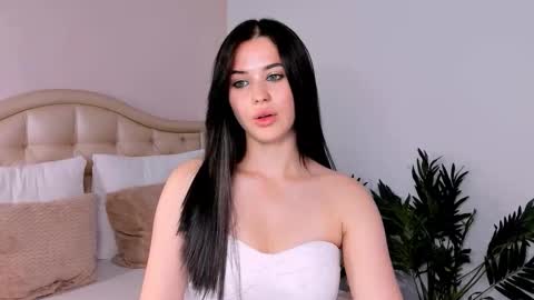 Amelia online show from September 13, 1:46 pm