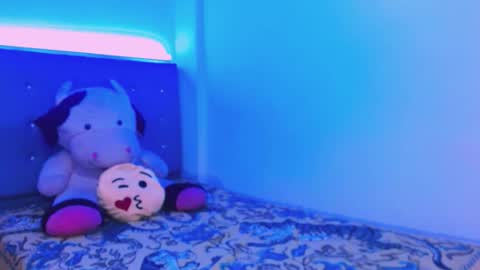 laura online show from February 3, 2:30 am