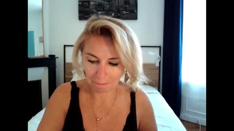 Snapshot of ladysexyx chatting on September 17, 2:42 pm ladysexyx online show from September 17, 2:42 pm