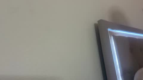 ladyybugloverr online show from February 24, 12:13 am