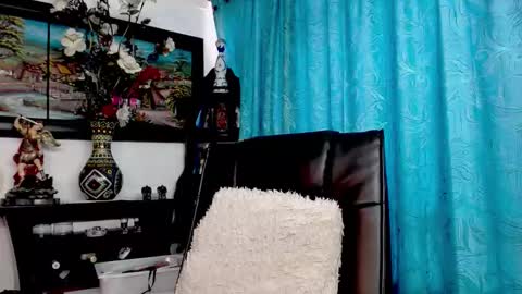 laia_hadid online show from February 2, 6:15 pm