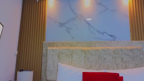 laiamilf online show from September 30, 1:16 am