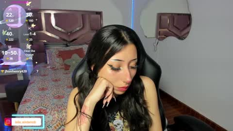 Snapshot of laila_angel chatting on December 11, 1:58 am laila_angel online show from December 11, 1:58 am