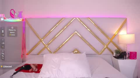 Laila Stilwills online show from May 17, 10:57 am