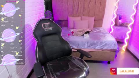 Lala  online show from November 4, 7:15 pm