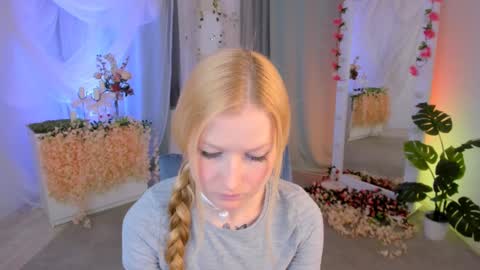 Laly online show from February 10, 5:09 pm