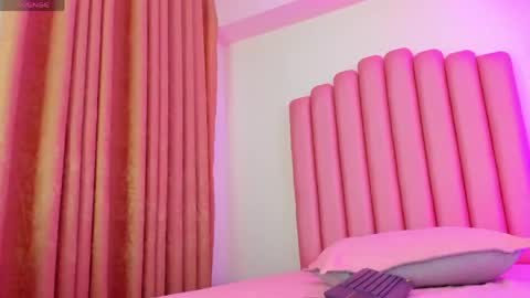 lana_fox01 online show from June 6, 7:03 am