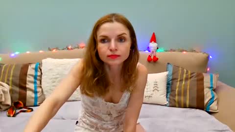 Snapshot of lanaangeldream chatting on December 26, 6:52 am Lana online show from December 26, 6:52 am