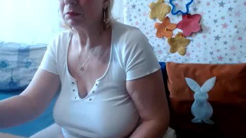 LovelyQueen online show from July 17, 8:05 am